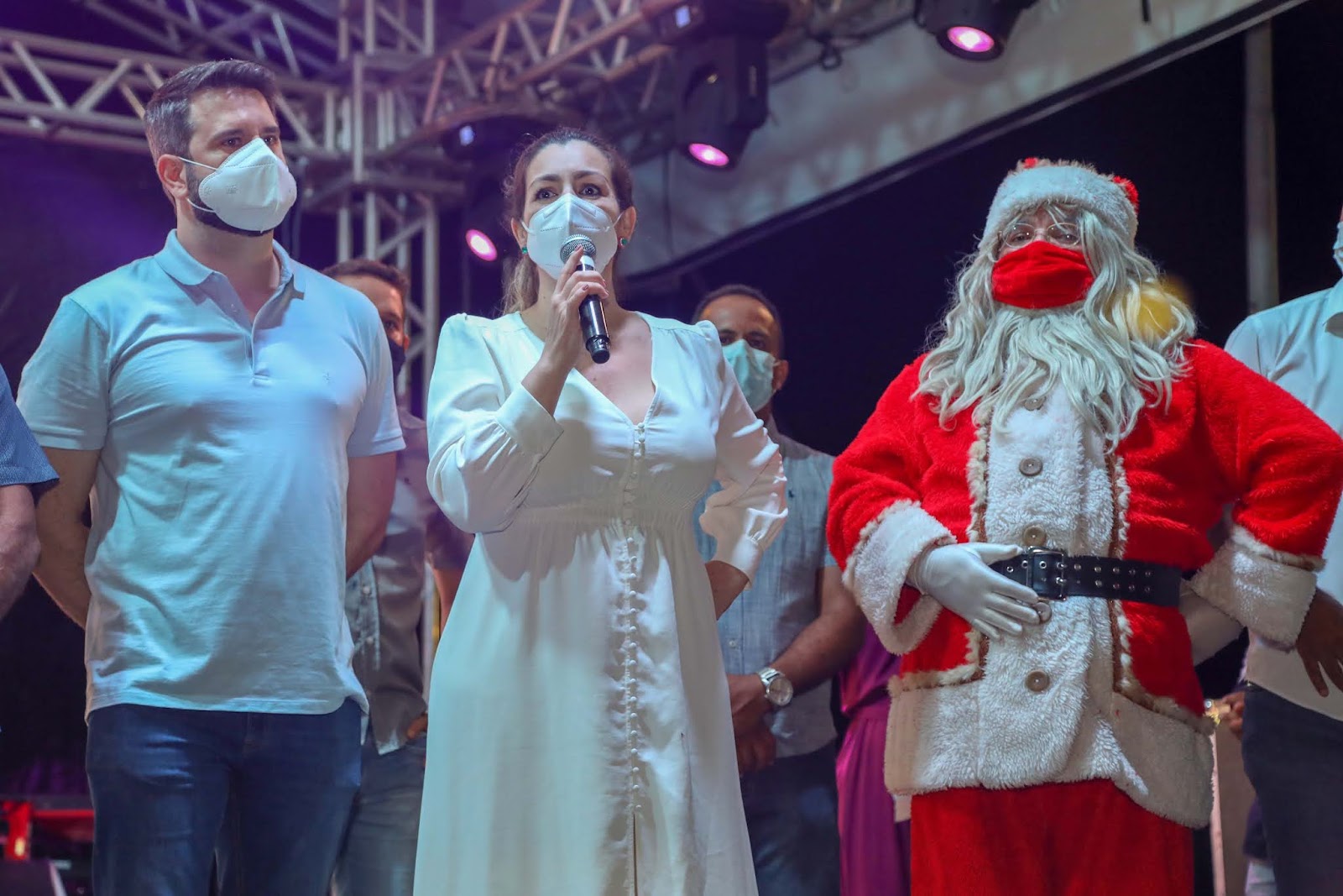 Cinthia Ribeiro inaugura decoração natalina de Palmas