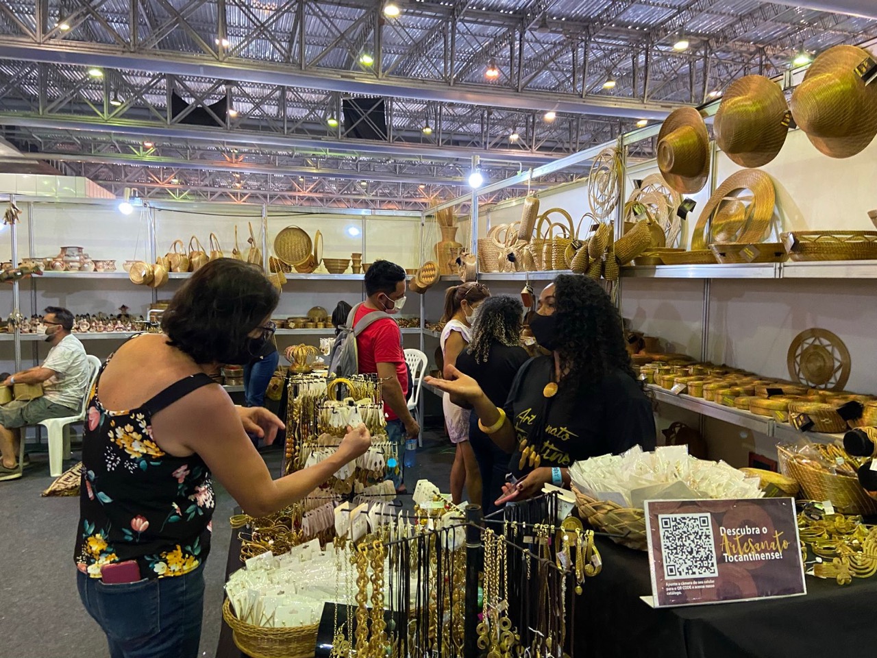 Artesanato do Tocantins atrai centenas de visitantes durante primeiro dia da Fenearte, em Olinda