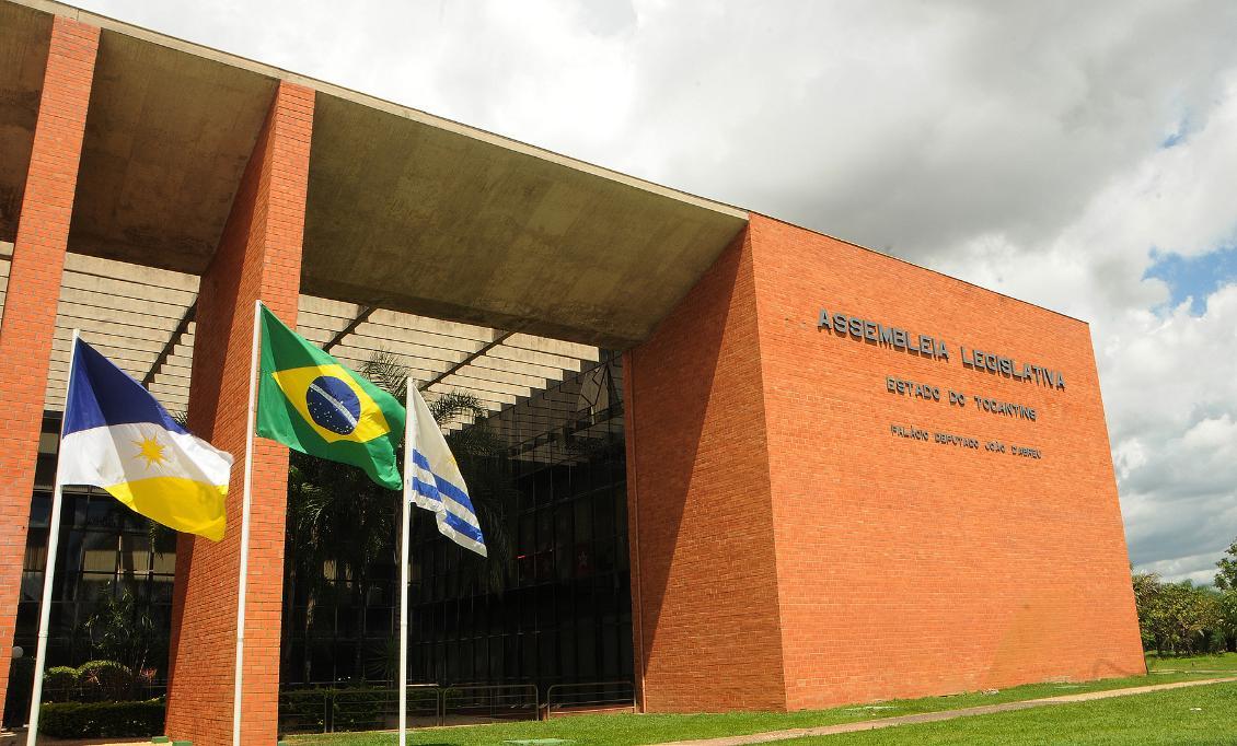 Assembleia antecipa salários de servidores