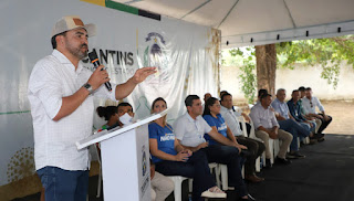 Jalapão: Governador entrega reforma de escola na Comunidade do Mumbuca