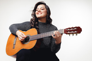 Cantora tocantinense Carol Caponi lança seu primeiro trabalho autoral