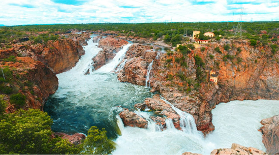 Paulo Afonso: Cânions, cachoeiras e reservas ecológicas atraem turistas para o sertão baiano