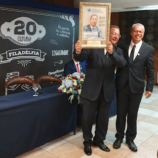 Tom Lyra se emociona no Paraguai, com uma das maiores homenagens que já recebeu 