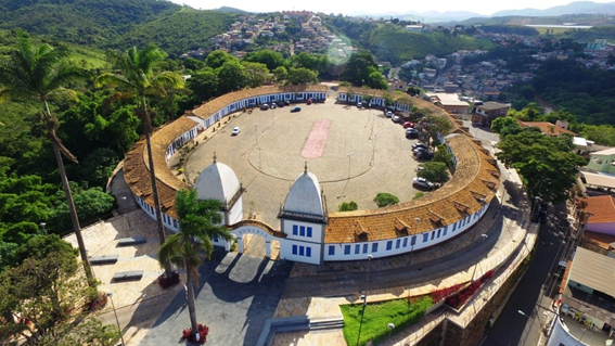 Romaria em Congonhas-MG com as obras de Aleijadinho