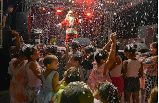 Em Taquaruçu, crianças recebem com alegria a chegada do Papai Noel