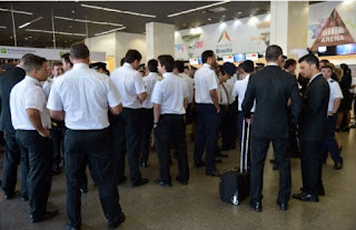 Aeronautas aprovam proposta de empresas e encerram greve