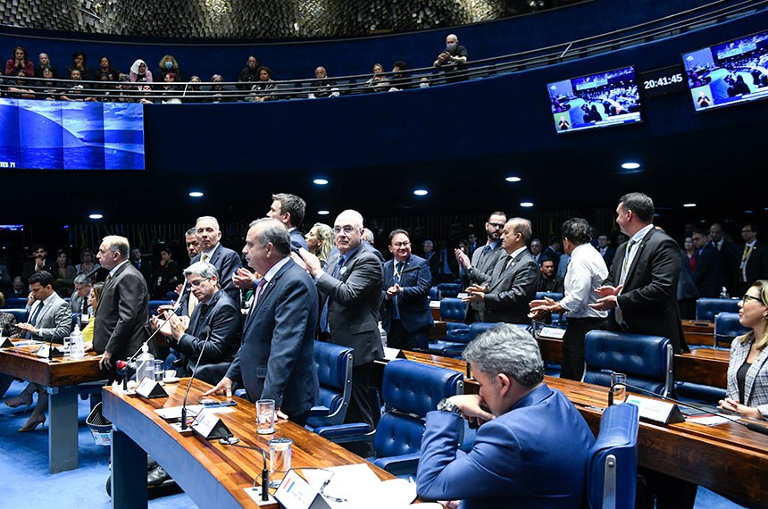 Senado aprova MP com benefícios para companhias aéreas e setor de eventos