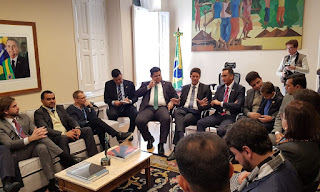 Comitiva do Tocantins reúne-se com o ministro do Meio Ambiente e presidente do Senado em Madri