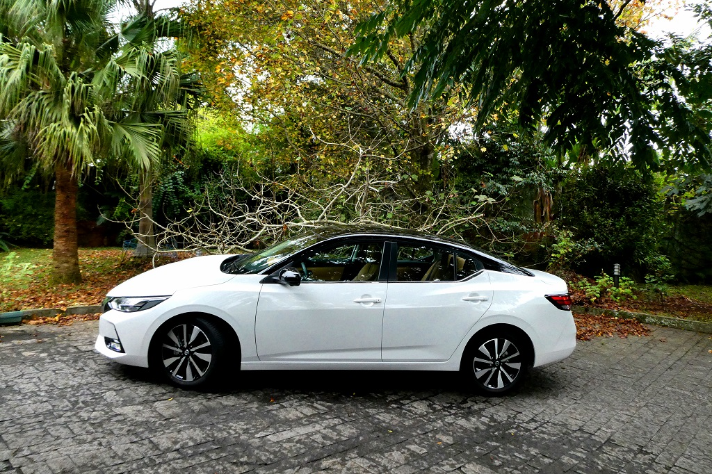 Nissan Sentra Exclusive 2023, competitivo e equipado