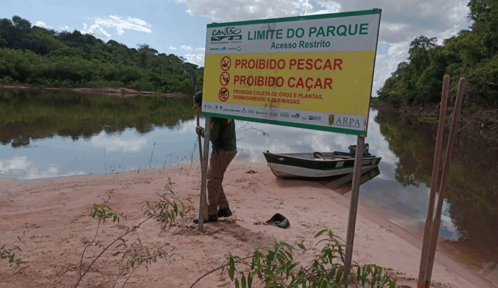 Parque Estadual do Cantão realiza substituição de placas de sinalização