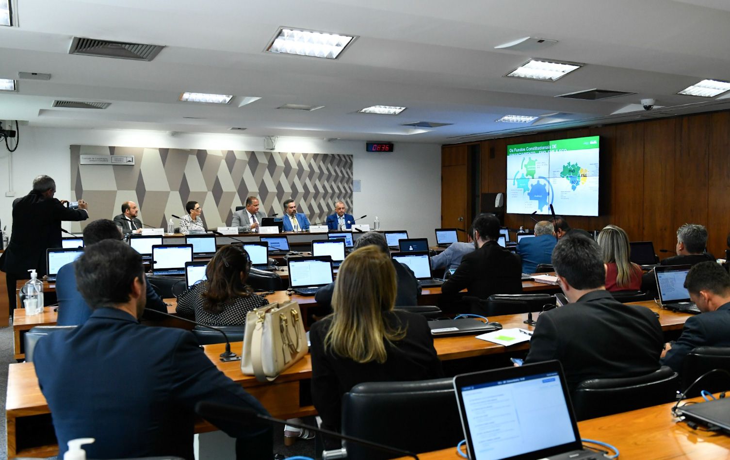 Senador Eduardo Gomes presidiu Sessão Extraordinária da CCJ nesta terça, 12