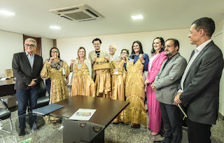 Vestidos de capim dourado apresentados na Festa da Colheita 2023 são entregues oficialmente ao Governo do Tocantins