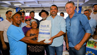 Governador Wanderlei Barbosa prestigia VII Expoagra de Augustinópolis 