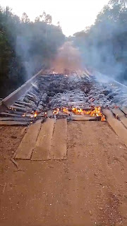 Ponte de acesso a Mateiros, no Jalapão, é alvo de vandalismo 