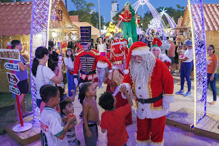 Decoração e espaço gastronômico na Vila do Natal Cidade Encantada seguem até 6 de janeiro 