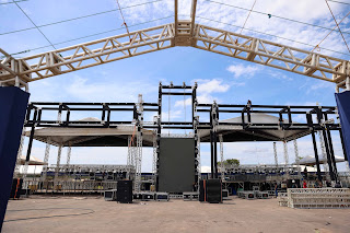 Montagem da estrutura para o Carnaval da Fé 2024 na fase final