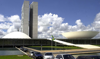 Coronavírus: Bolsonaro revoga artigo da MP que ´previa suspensão de contratos de trabalho por quatro meses