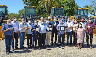 Governador Mauro Carlesse entrega conjunto de máquinas pesadas para mais 17 municípios nesta terça, 7
