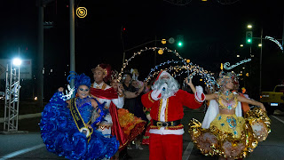 Inauguração da decoração natalina une Papai Noel e Arraiá da Capital com reflexão sobre tradição cristã 