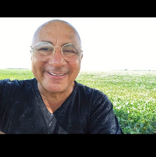 Homenagem a meu grande amigo Nilo Alves: furando pedra com prego de papelão